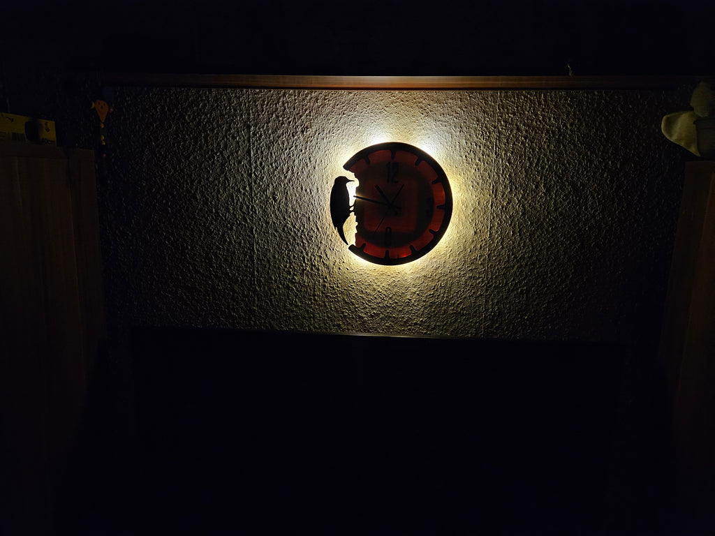Wanduhr "Woodpecker" mit 3D Effekt und LED Hintergrundbeleuchtung