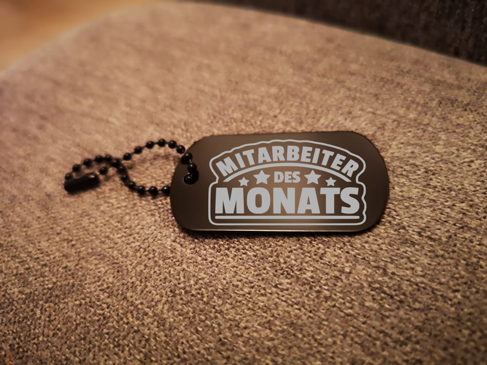 Schlüsselanhänger MITARBEITER DES MONATS personalisierbar Wunschtext