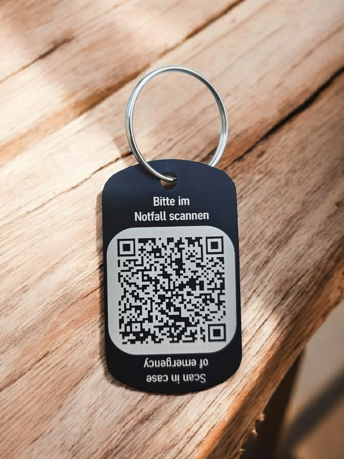 Zum Schulanfang QR Code-Anhänger für die Sicherheit Ihres Kindes