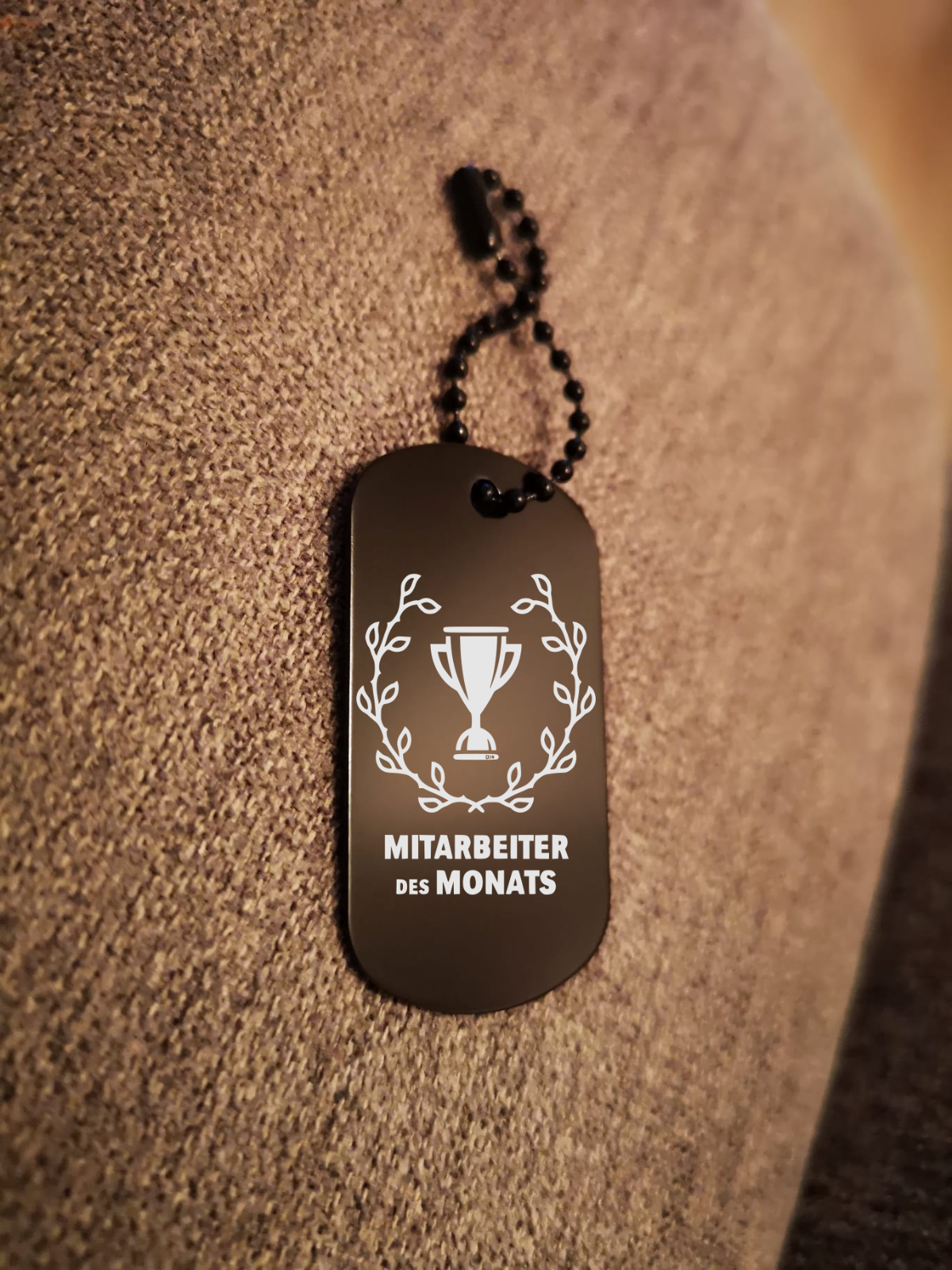 Schlüsselanhänger MITARBEITER DES MONATS personalisierbar Wunschtext